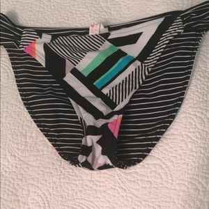 Black and white bikini 👙 bottom